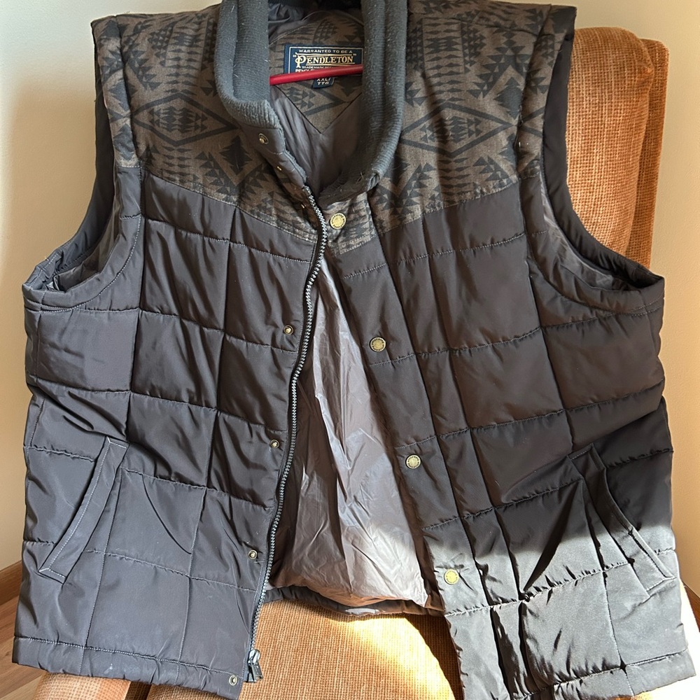 Pendleton Men's Black Quilted Vest